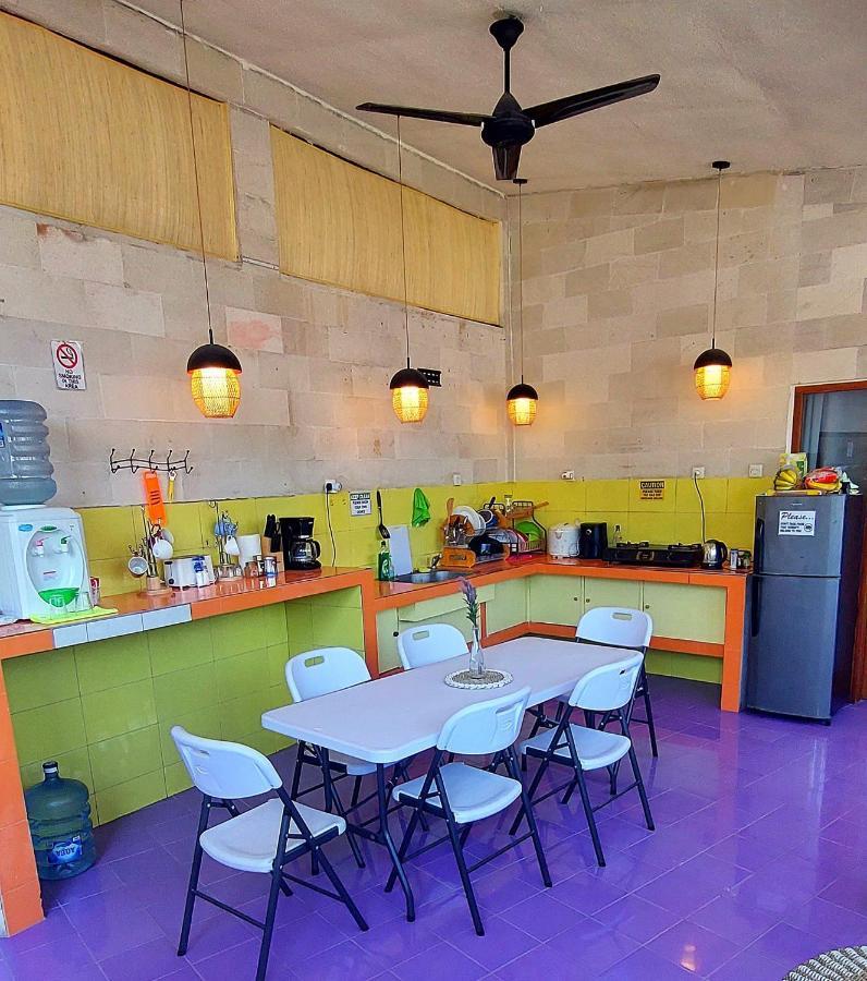 Hustay Guest House - Canggu Buitenkant foto