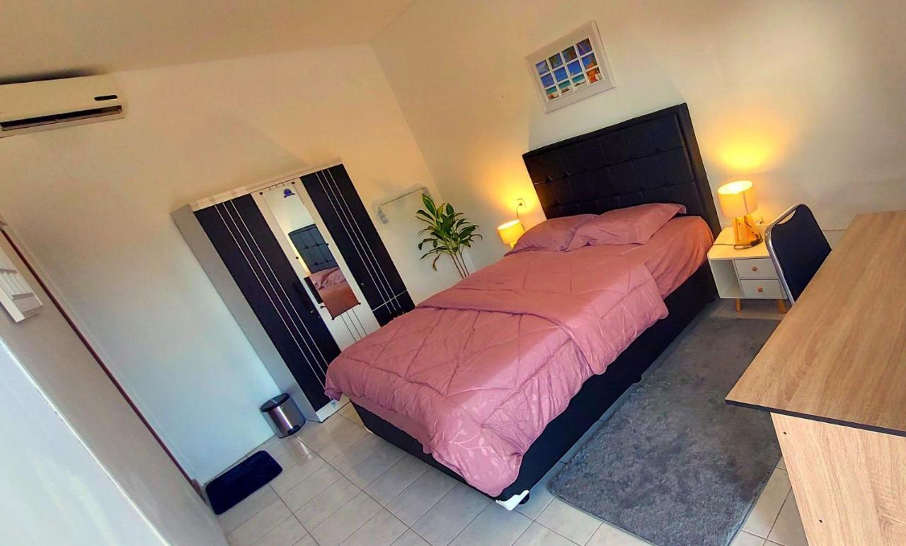 Hustay Guest House - Canggu Buitenkant foto