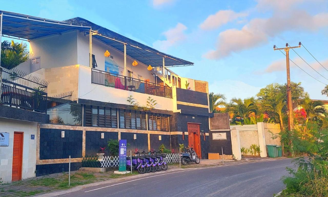 Hustay Guest House - Canggu Buitenkant foto