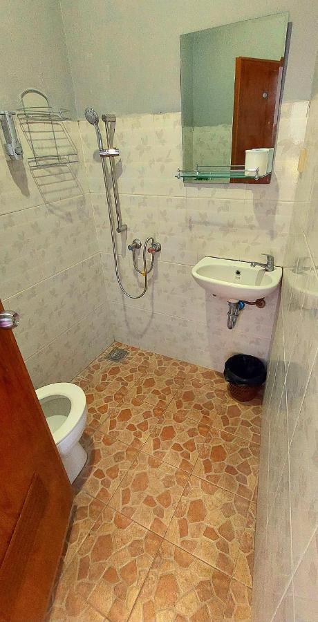Hustay Guest House - Canggu Buitenkant foto