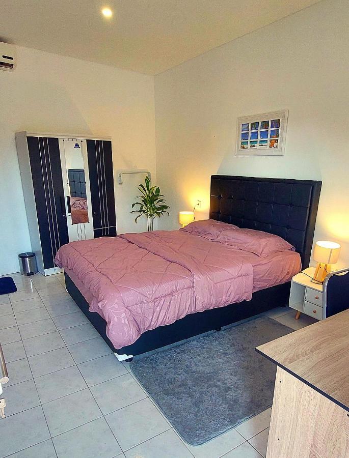 Hustay Guest House - Canggu Buitenkant foto