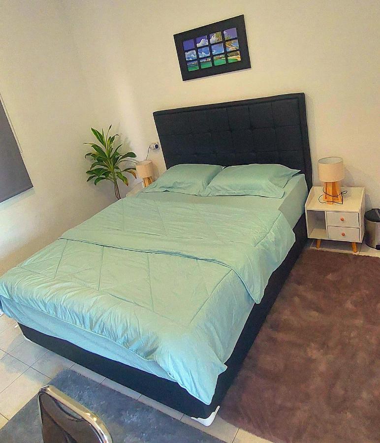 Hustay Guest House - Canggu Buitenkant foto