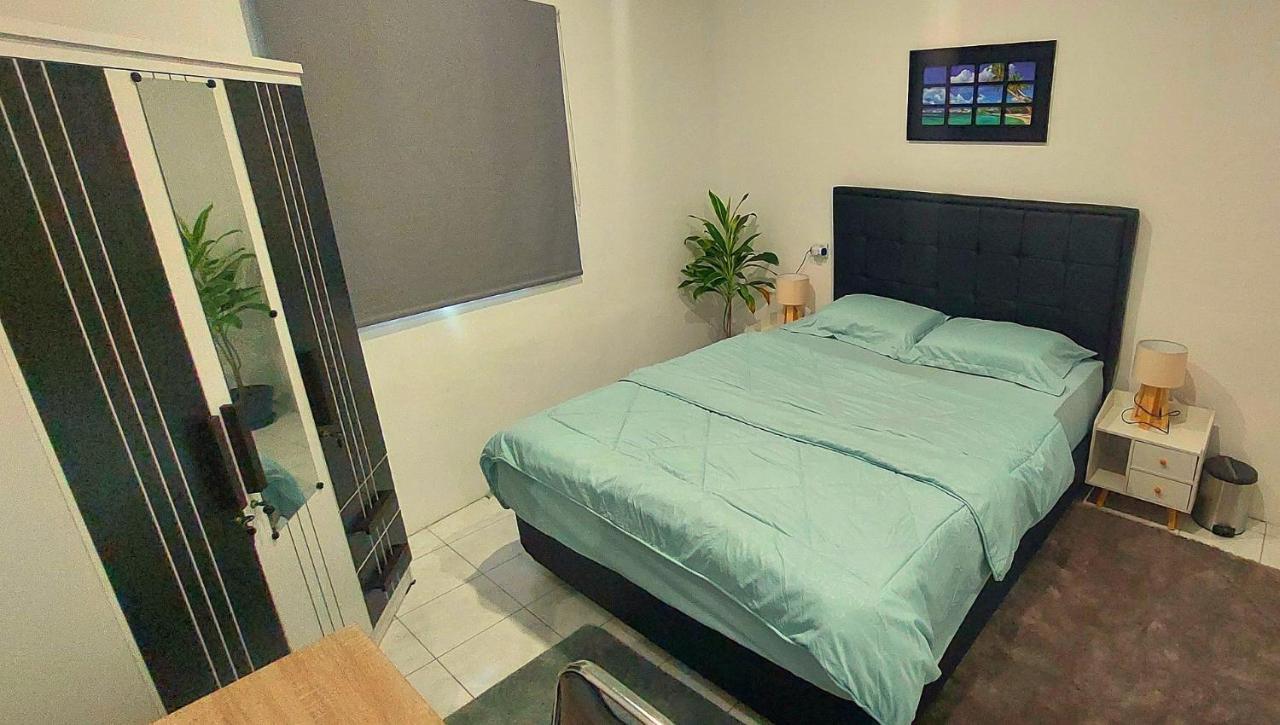 Hustay Guest House - Canggu Buitenkant foto