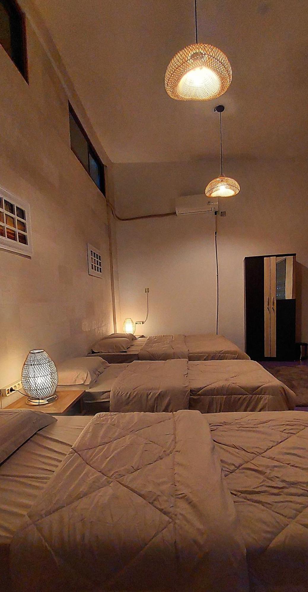 Hustay Guest House - Canggu Buitenkant foto