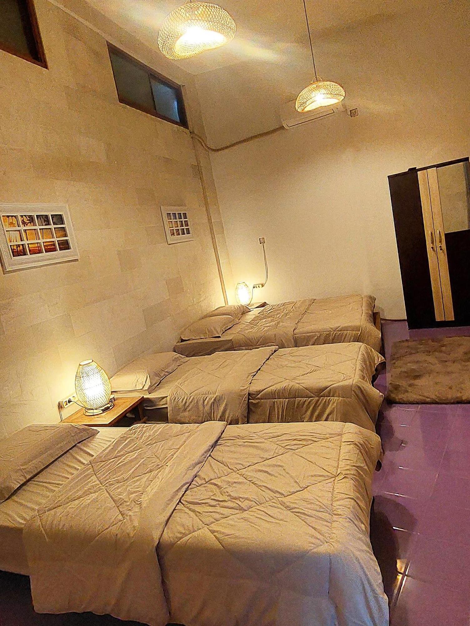 Hustay Guest House - Canggu Buitenkant foto